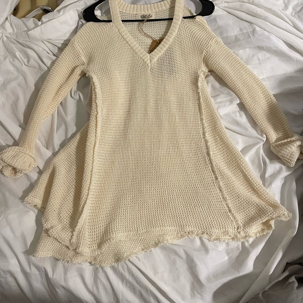 Listicle sweater top. Size M